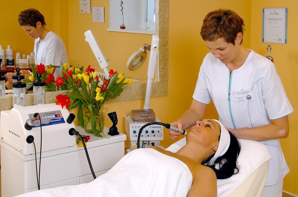Klinika Mlodosci Medical Spa Сверадув-Здруй Экстерьер фото